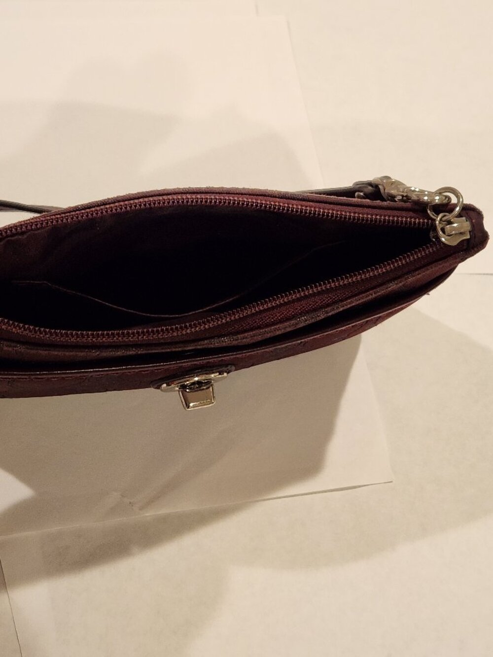 Vintage Coach Burgundy Signature Jacquard Wristlet - Picture 10 of 10